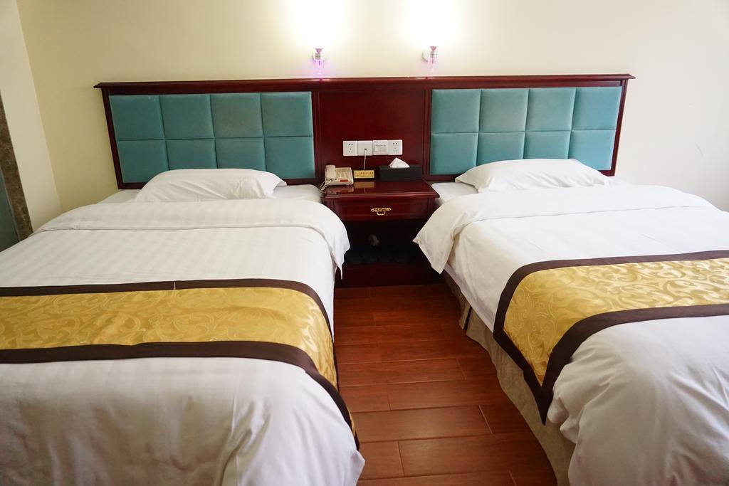 Guangdong Oversea Chinese Hotel Guangzhou Room photo