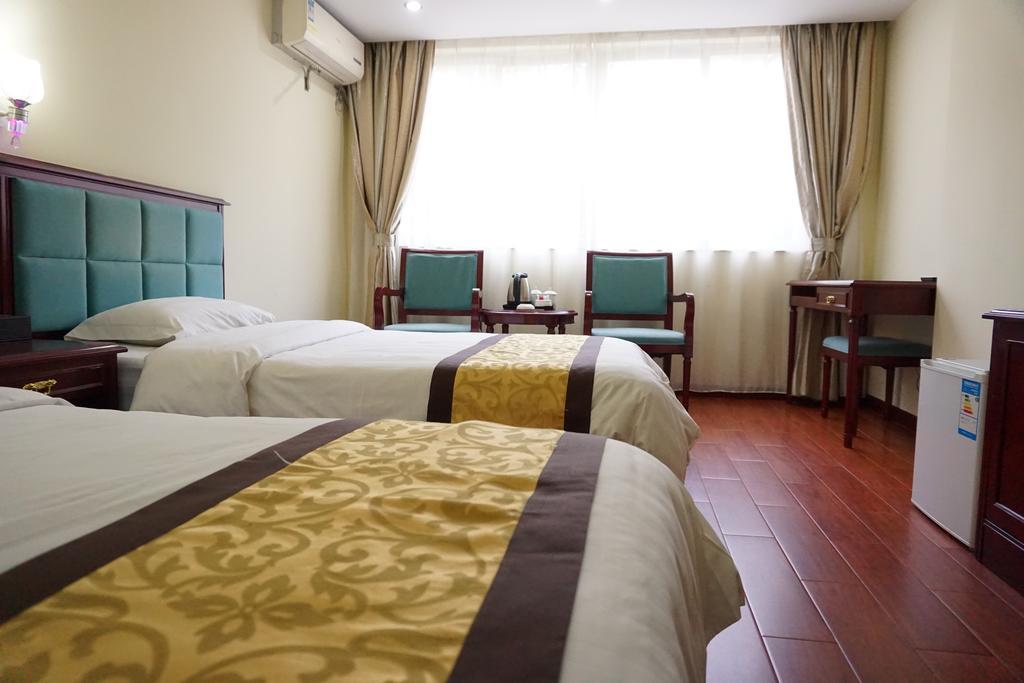 Guangdong Oversea Chinese Hotel Guangzhou Room photo