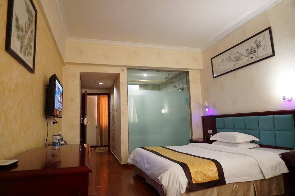 Guangdong Oversea Chinese Hotel Guangzhou Room photo