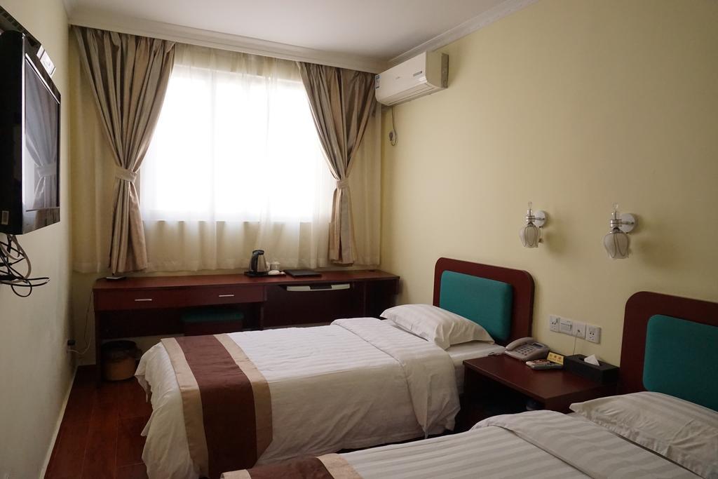 Guangdong Oversea Chinese Hotel Guangzhou Room photo