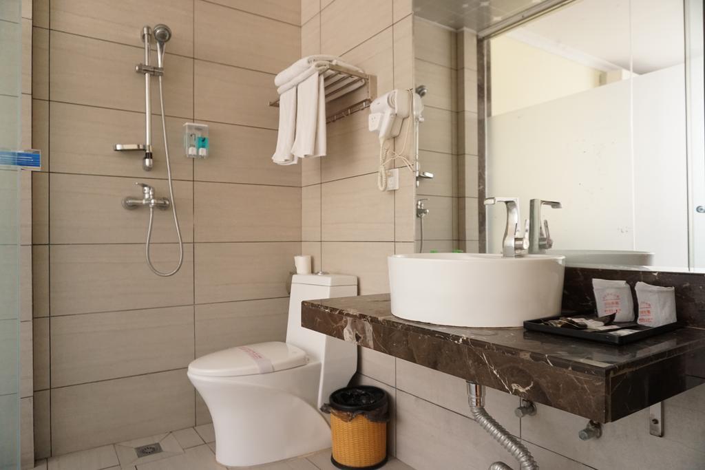 Guangdong Oversea Chinese Hotel Guangzhou Room photo